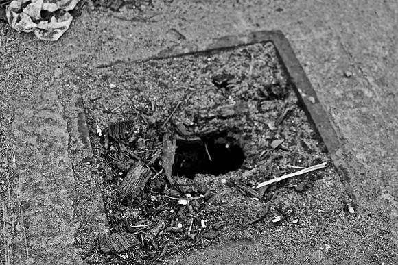 Black and White version of the Pull Box
